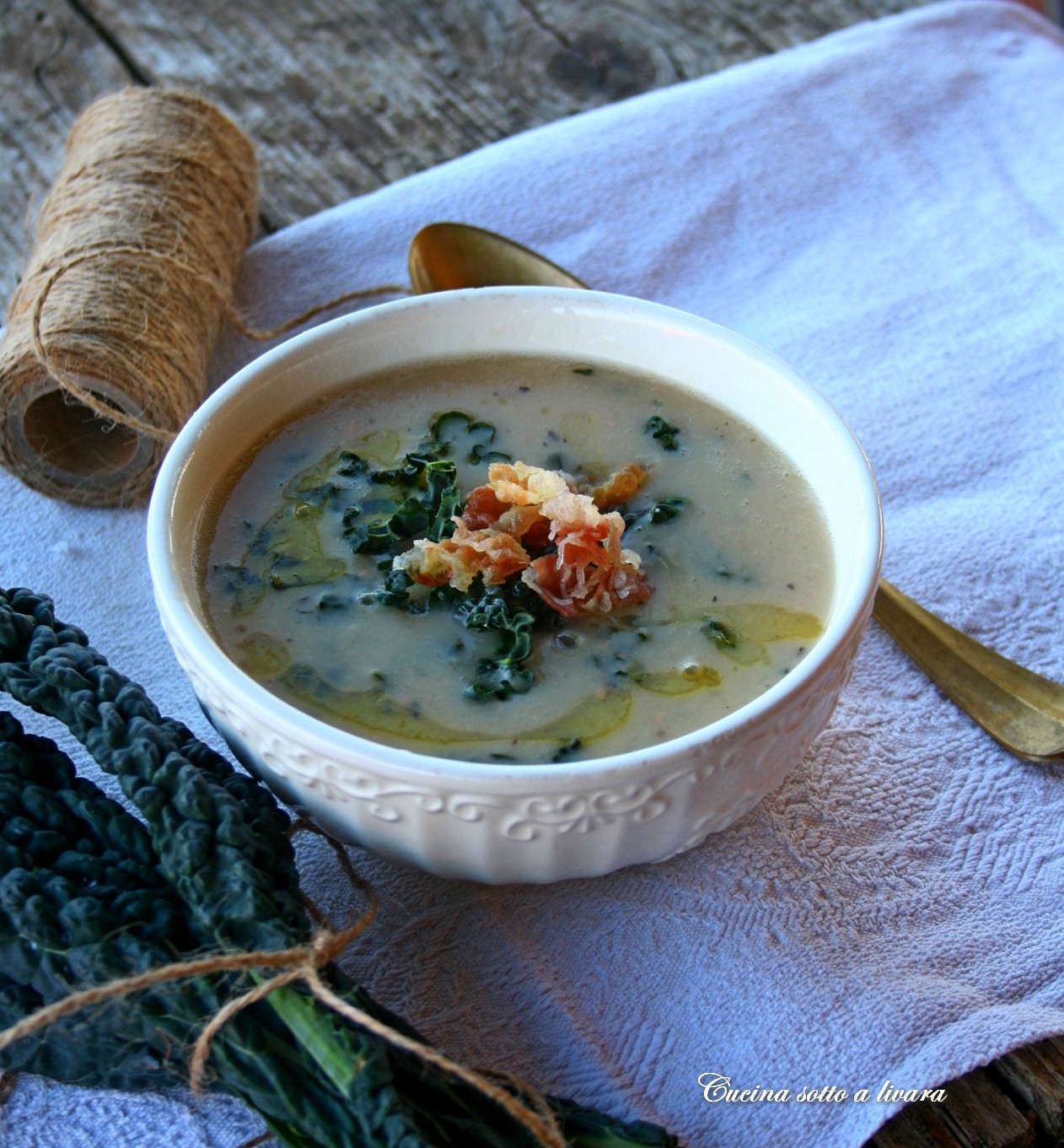 Zuppa di fagioli piattellini del colle , cavolo nero e guanciale croccante