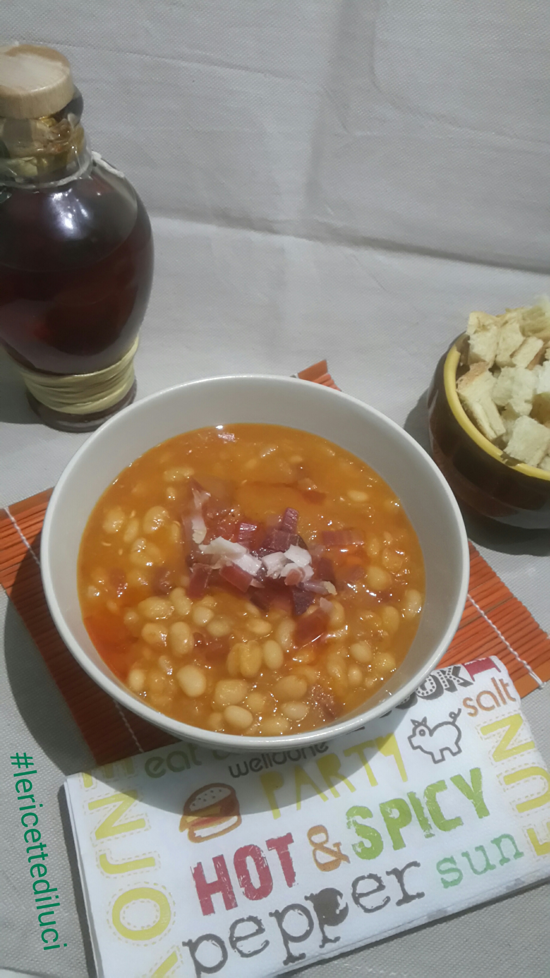 Zuppa di fagioli tondini con speck e cipolle