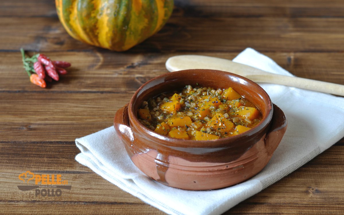 Zuppa di farro con zucca e lenticchie