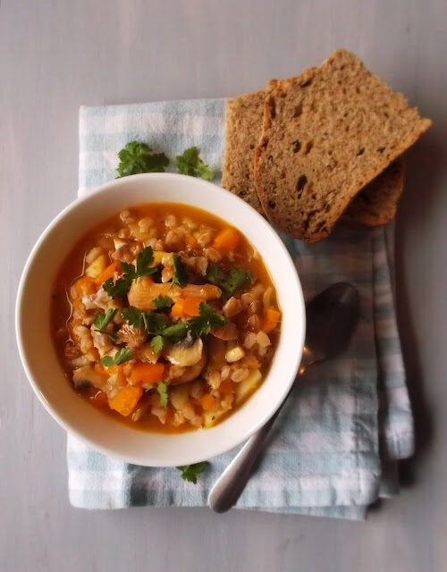 Zuppa di farro, funghi e castagne