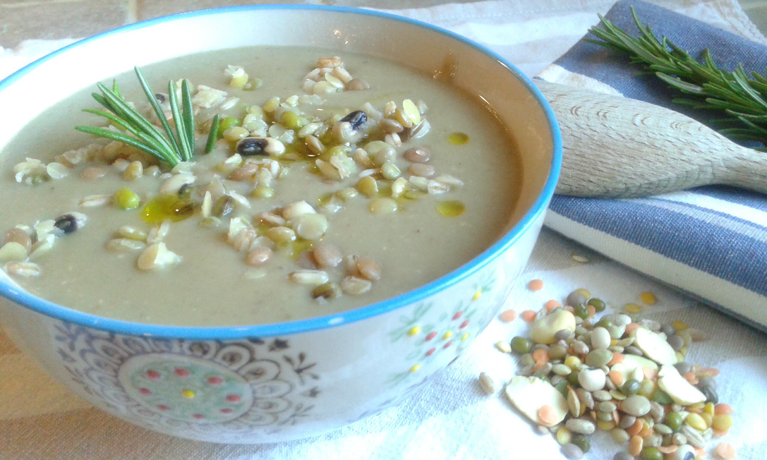 Zuppa di legumi e cereali