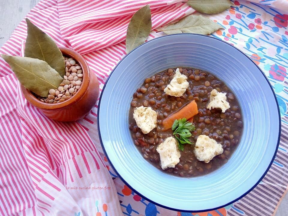 Zuppa di lenticchie con tarallo croccante