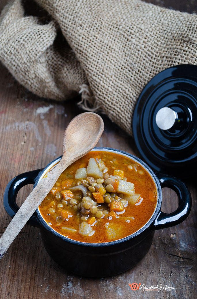 Zuppa di lenticchie e patate al curry