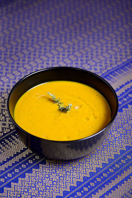 Zuppa di lenticchie rosse con la curcuma شوربة عدس
