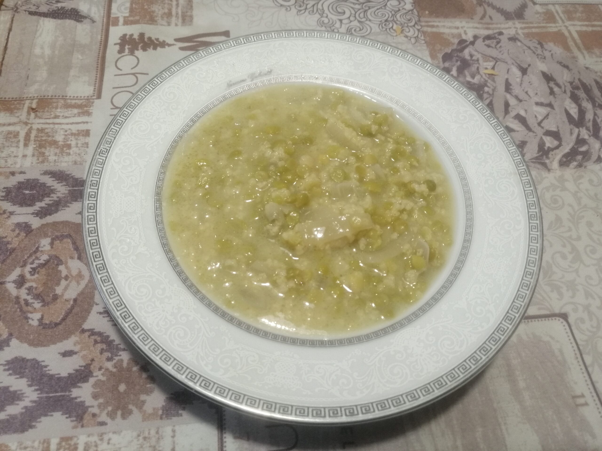 Zuppa di miglio e piselli decorticati