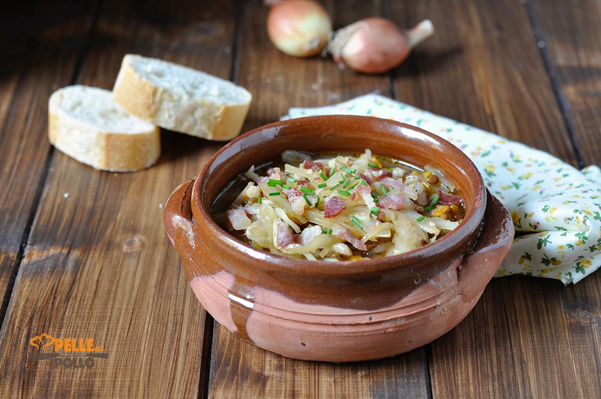 Zuppa di orzo con lenticchie e cavolo cappuccio