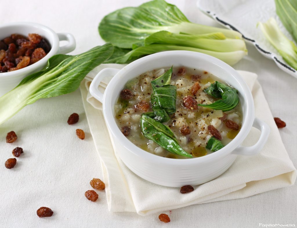 Zuppa di orzo con pak choi e uvetta