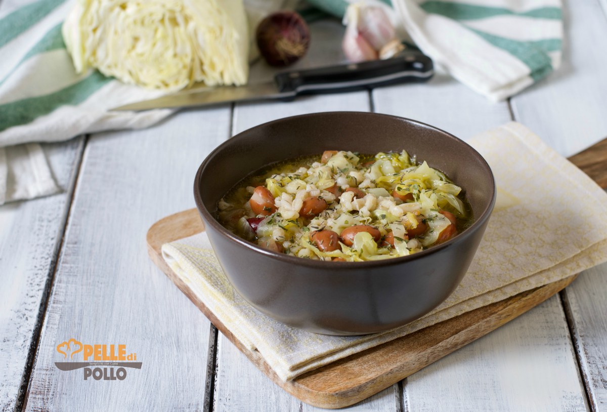 Zuppa di orzo e fagioli con cavolo cappuccio