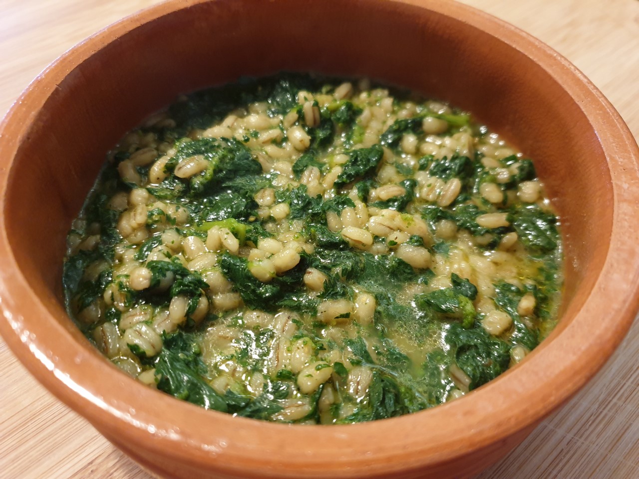 Zuppa di orzo e ortica