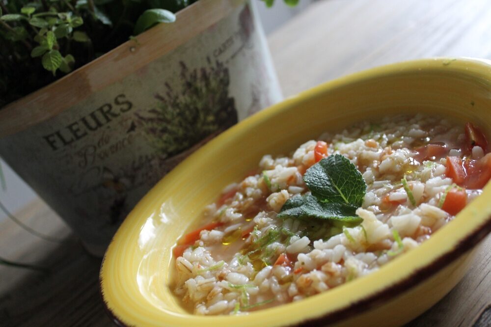 Zuppa di orzo, farro e riso agrumata