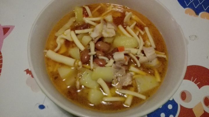 Zuppa di patate e fagioli borlotti