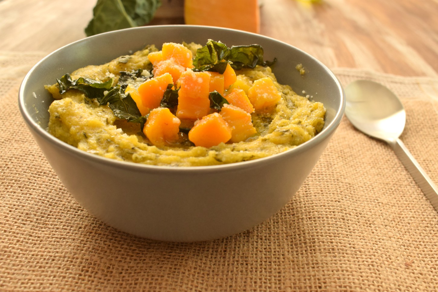 Zuppa di polenta con cavolo nero e zucca