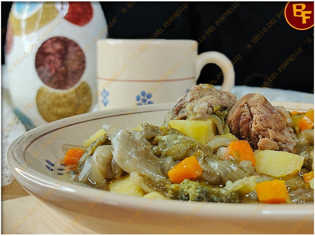 Zuppa di scarola patate e carne
