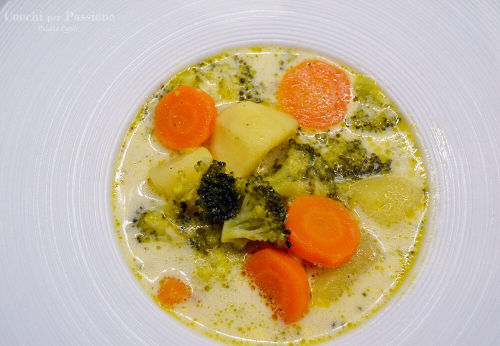 Zuppa di verdure con panna acida (polska style)