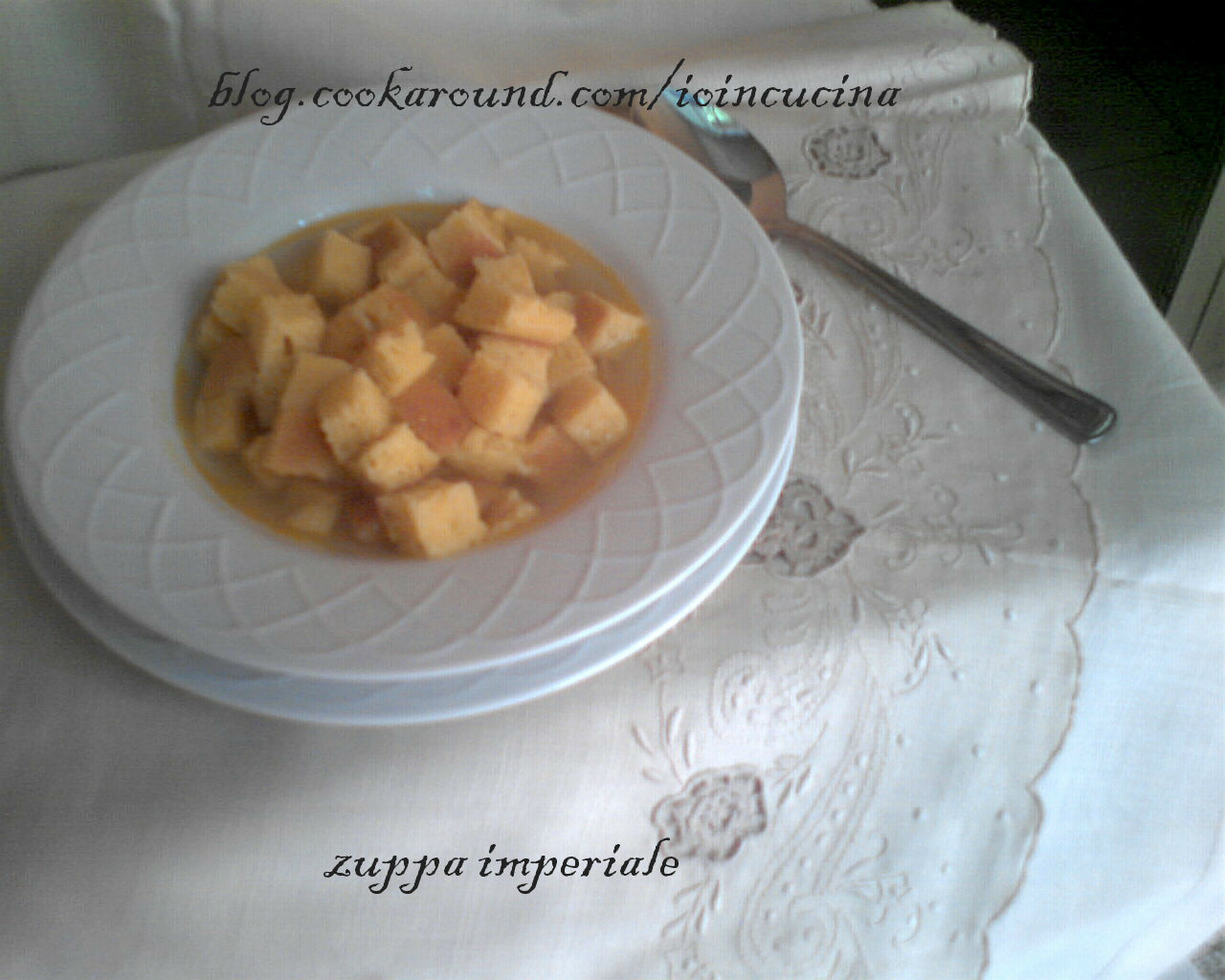 Zuppa imperiale o minestra di semolino composta