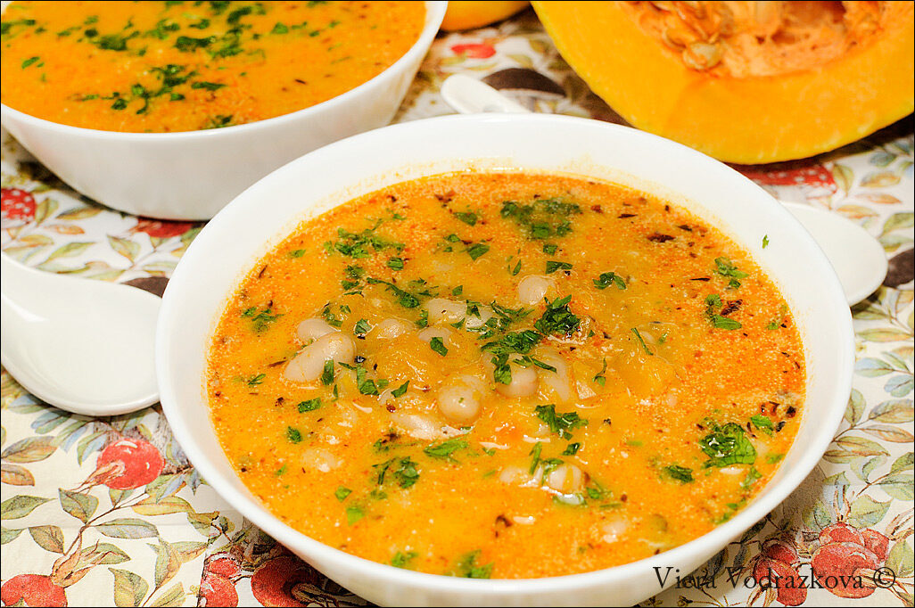 Zuppa quasi esotica con cannellini e zucca