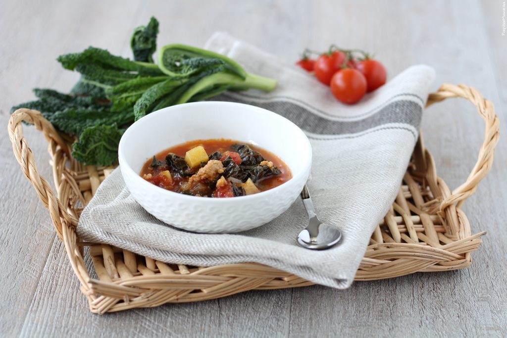 Zuppa rustica salamella e cavolo nero