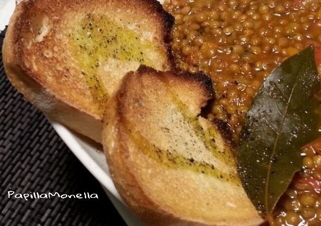 Zuppetta di lenticchie con pomodori pelati