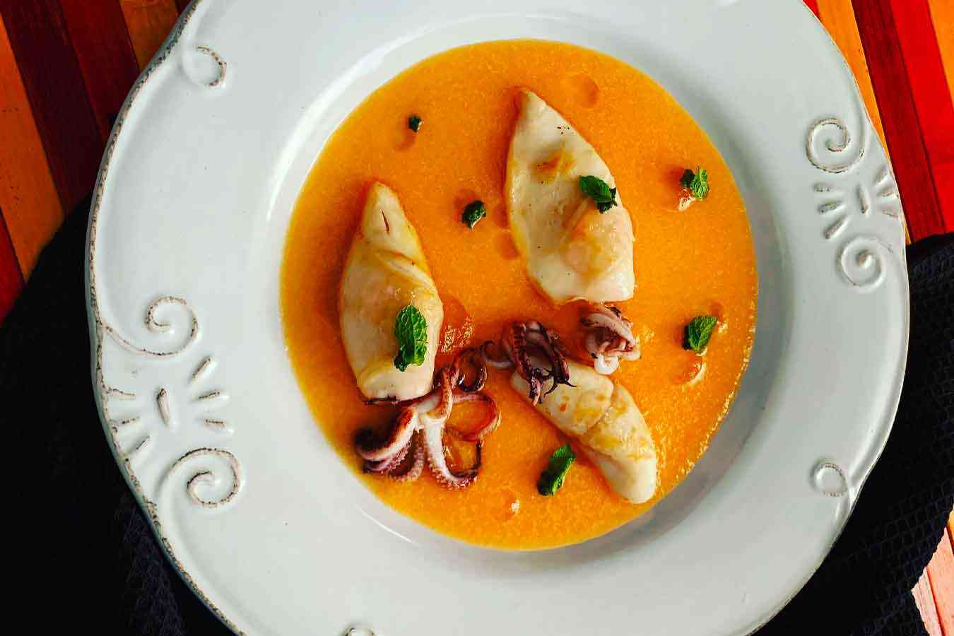 Zuppetta di melone, calamari, clorofilla di menta e umeboshi