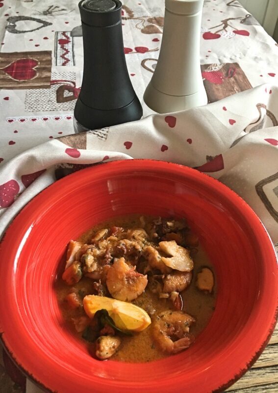 Zuppetta di pesce con limone e zenzero
