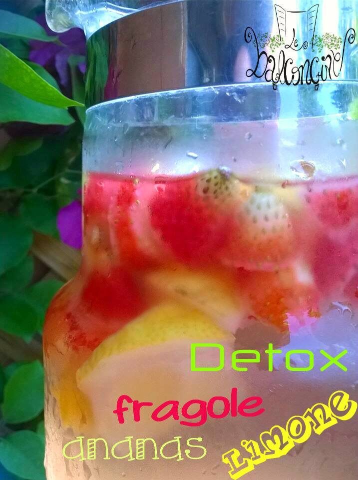 Acqua detox : ananas fragole e limone