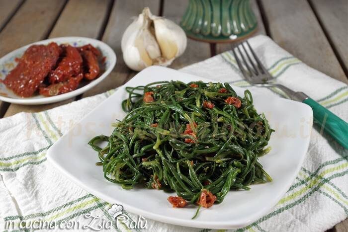 Agretti in padella con pomodori secchi