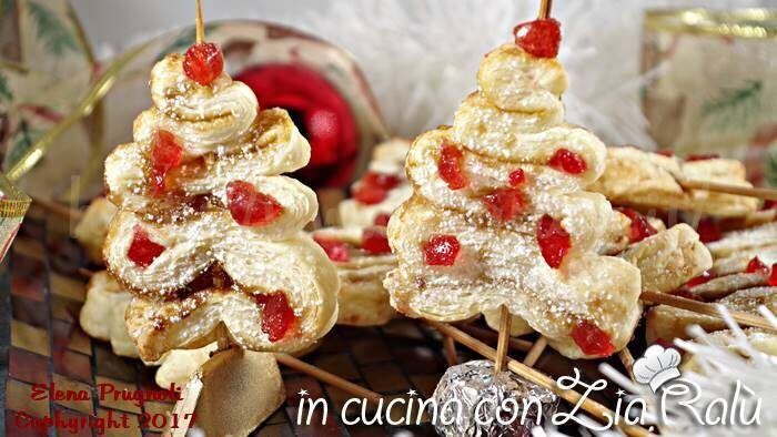 Alberelli dolci con ciliegie candite