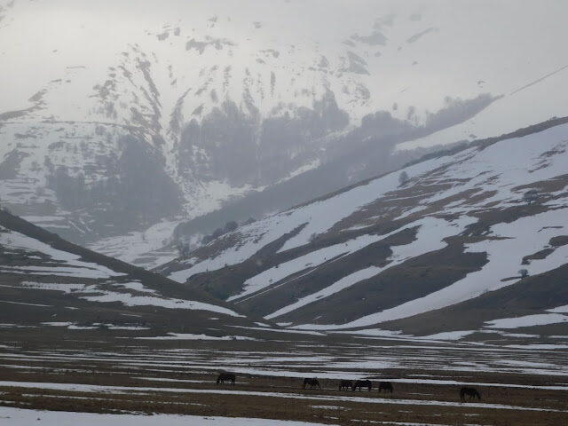 All’improvviso castelluccio e il sentiero delle fate