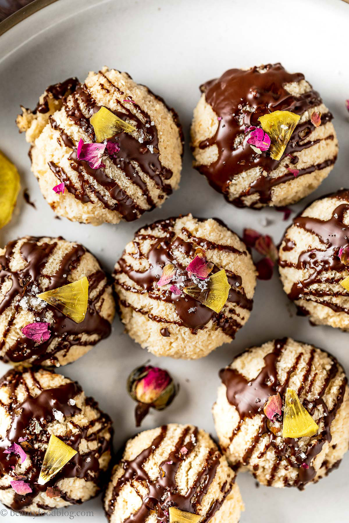 Amaretti al Cocco Vegani | Macaron al Cocco e Mandorle con Kiwi Giallo