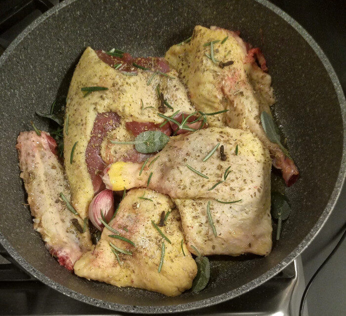 Anatra arrosto in tegame alle erbe aromatiche