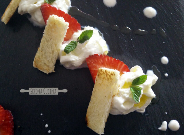 Antipasto di fragole, stracciatella e menta