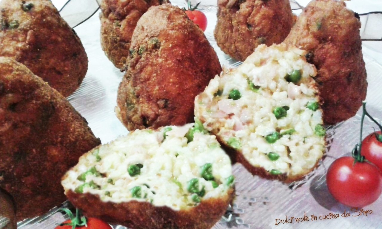 Arancini di riso con prosciutto e piselli