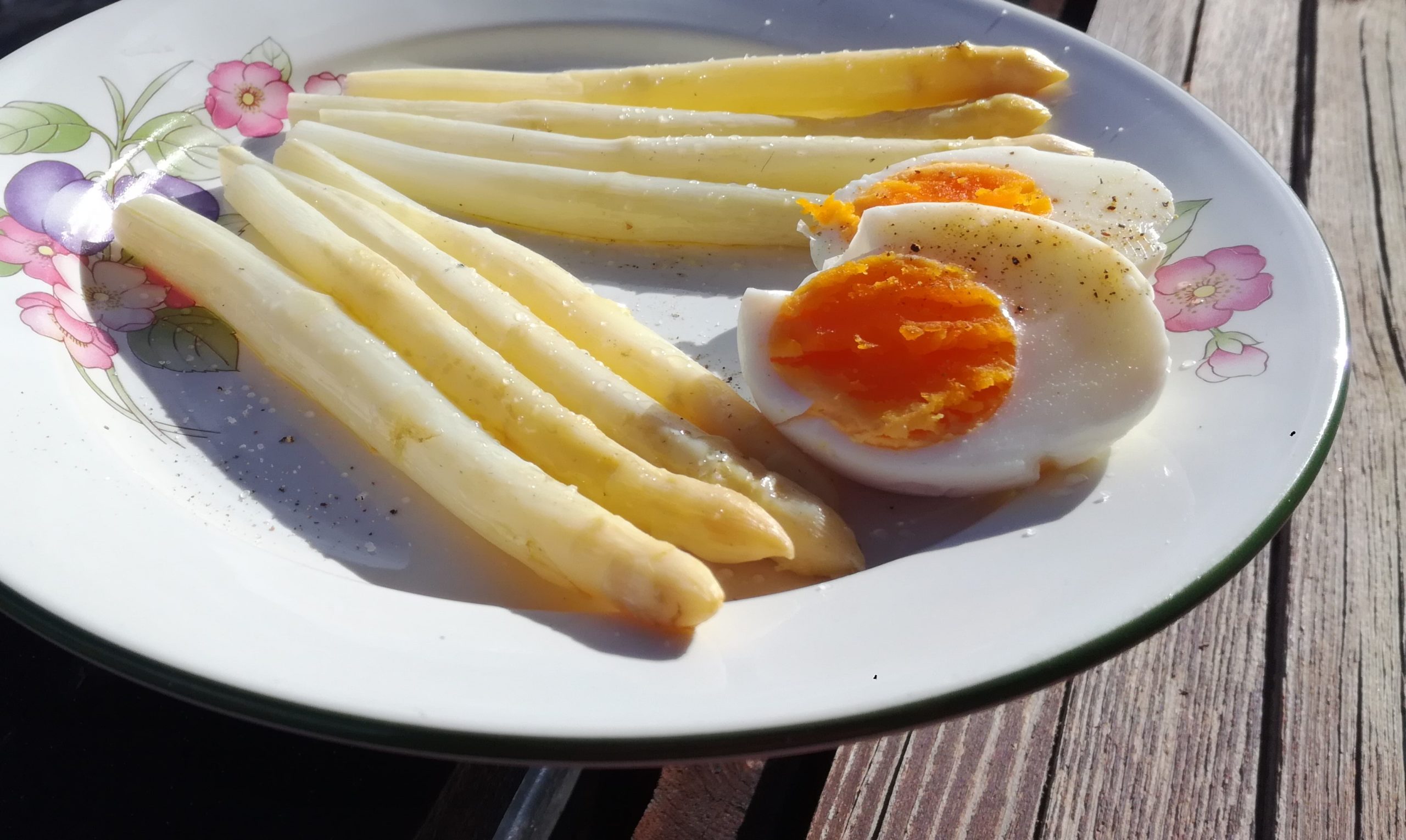 Asparagi e uova alla bassanese