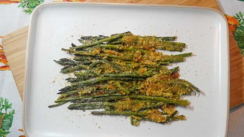 Asparagi in padella gratinati e croccanti