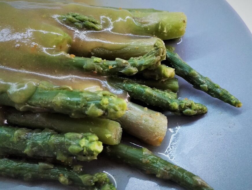 Asparagi in salsa
