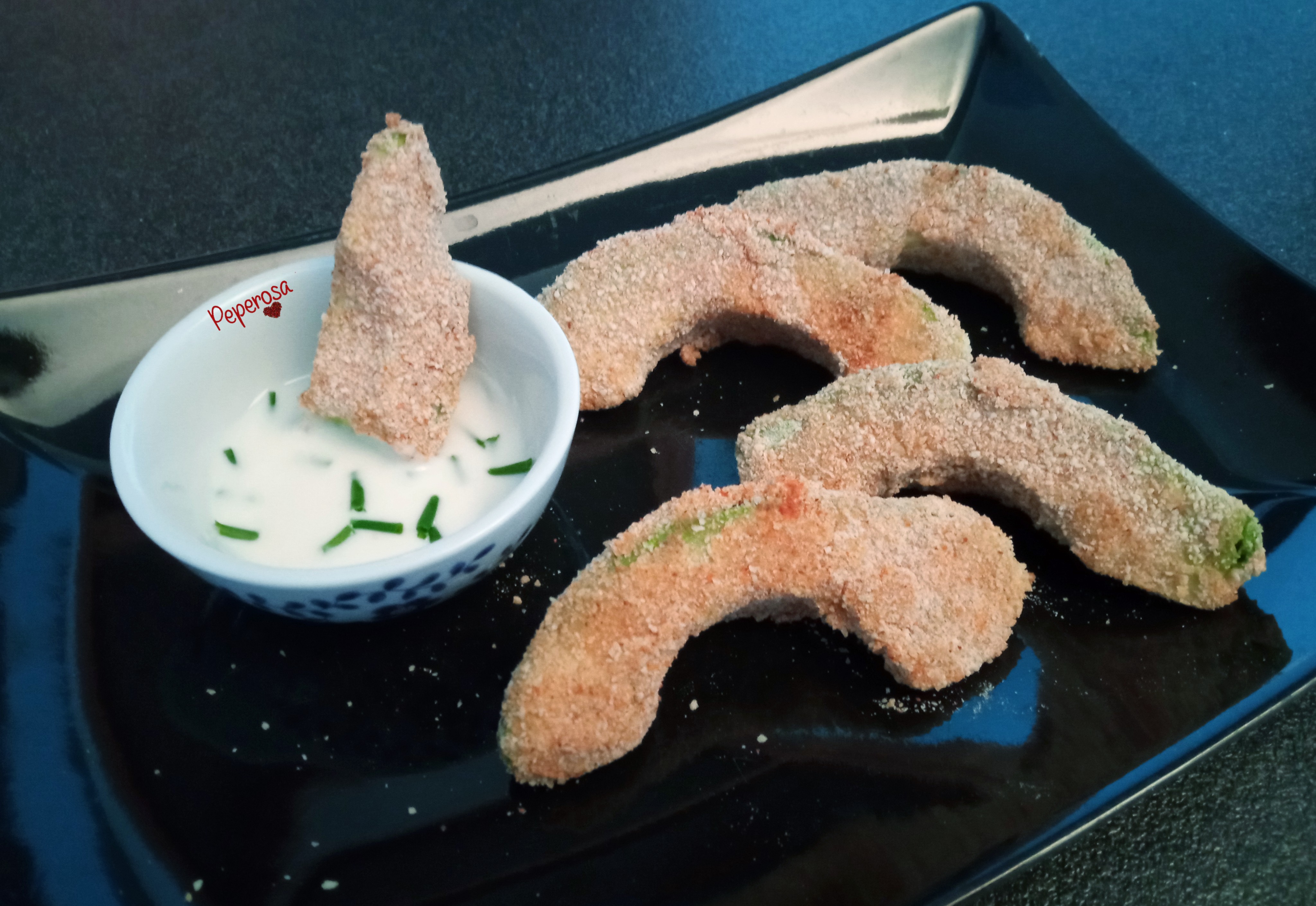 Avocado (non) fritto con salsa allo yogurt