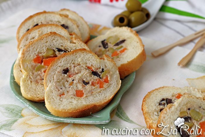 Baguette ripiena di tonno e robiola