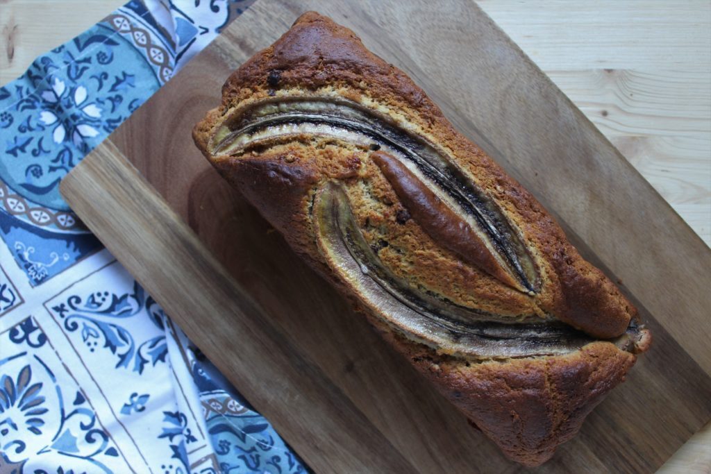Banana bread con yogurt e gocce di cioccolato