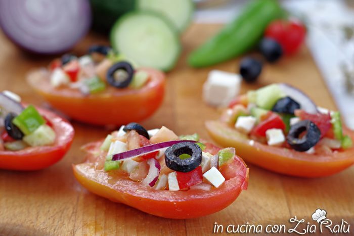 Barchette di pomodori alla greca