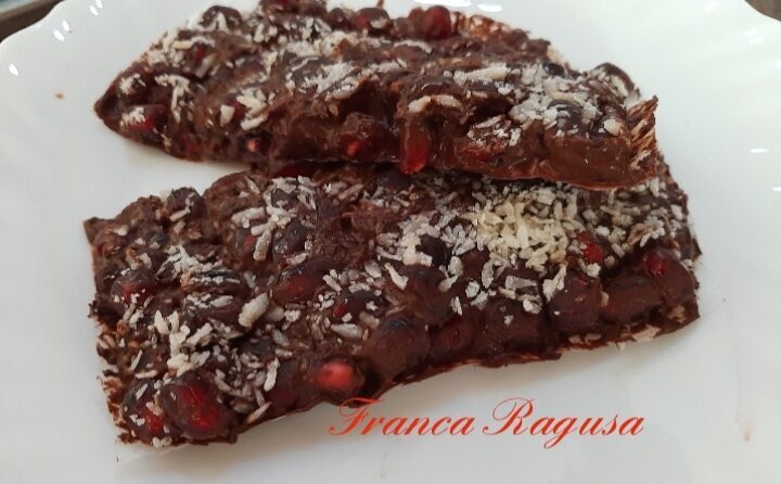 Barrette di cioccolato al melograno e cocco