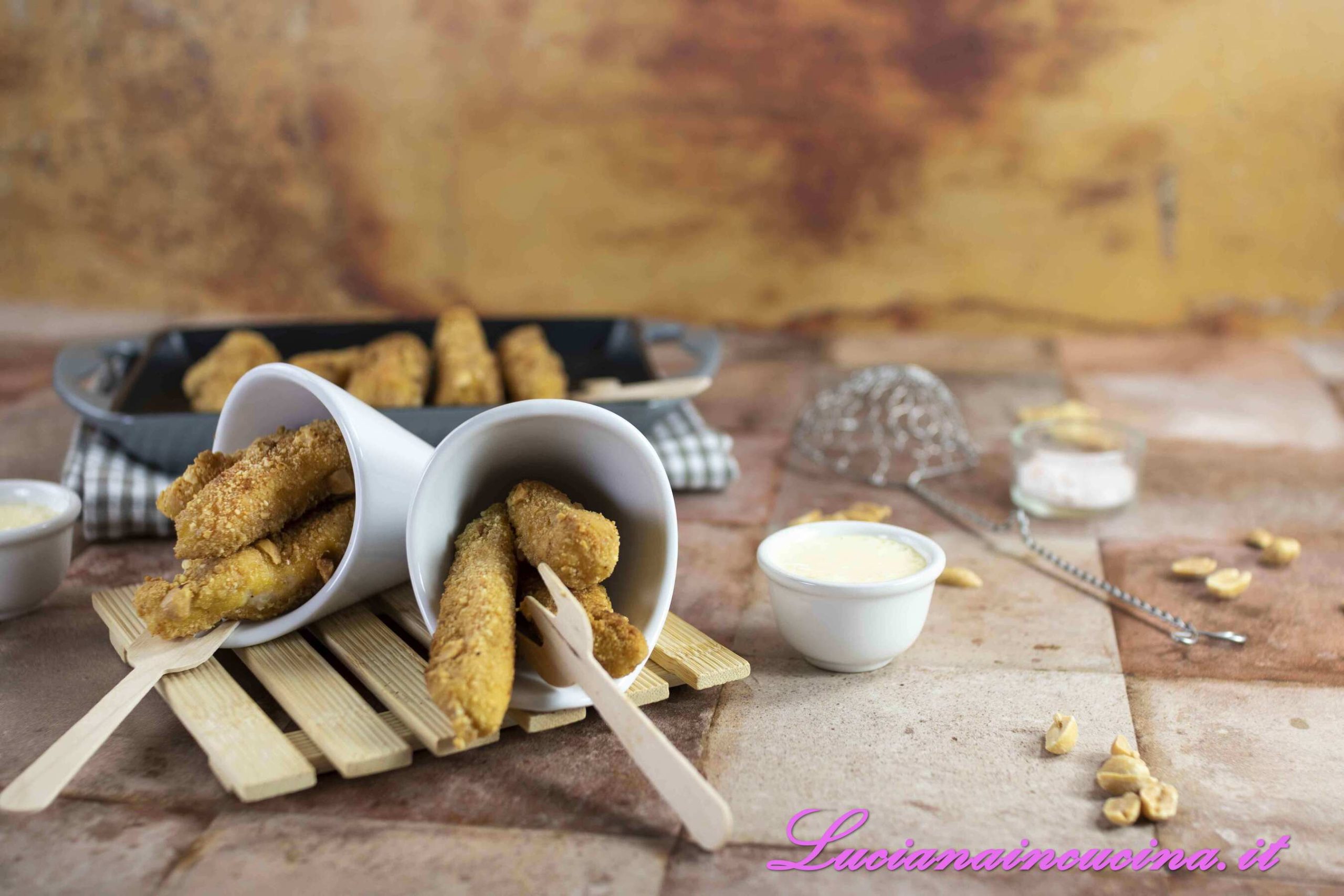 Bastoncini di pollo e maionese al pastis