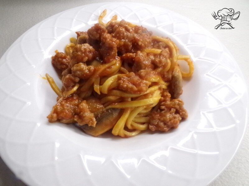 Bigoli salsiccia e funghi
