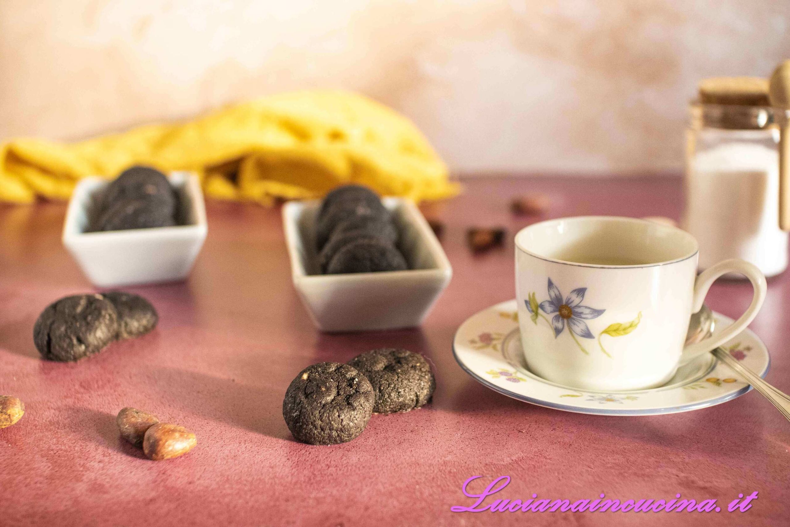 Biscotti al cacao nero