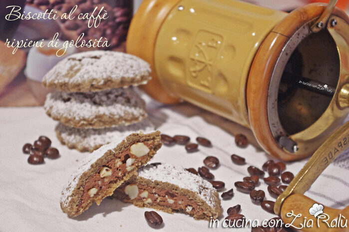Biscotti al caffè ripieni di crema nocciole
