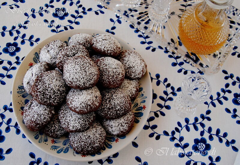 BISCOTTI AL CIOCCOLATO CON LIEVITO MADRE