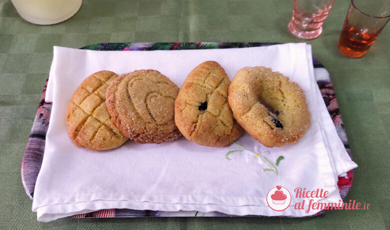 Biscotti al mais senza glutine con uvetta