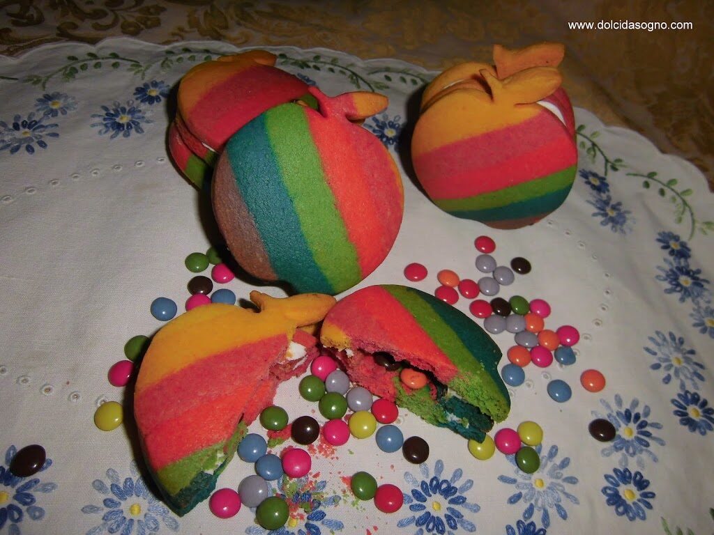 Biscotti arcobaleno con… sorpresa!