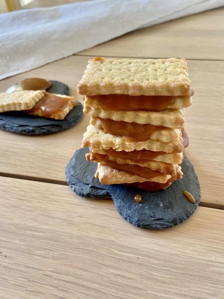 Biscotti con crema di caramello
