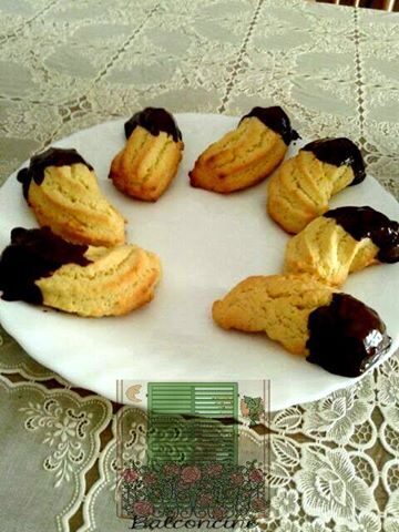 Biscotti con l’imbuto glassati