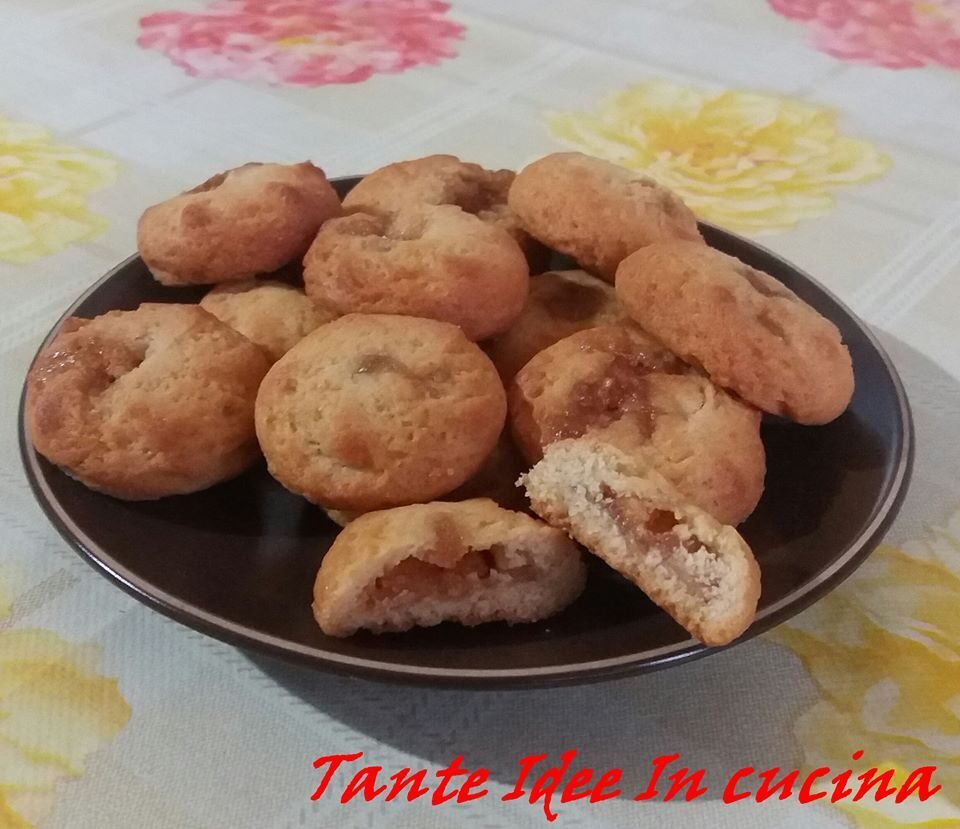 Biscotti con ripieno di mela
